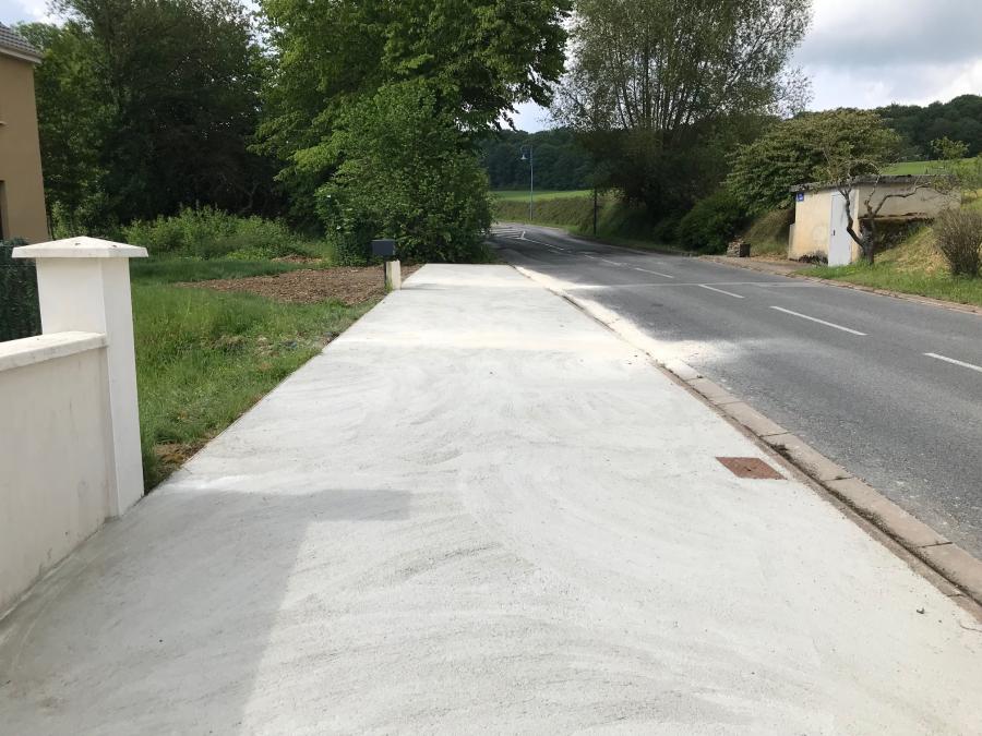 stationnement en béton à Nanteuil la Forêt